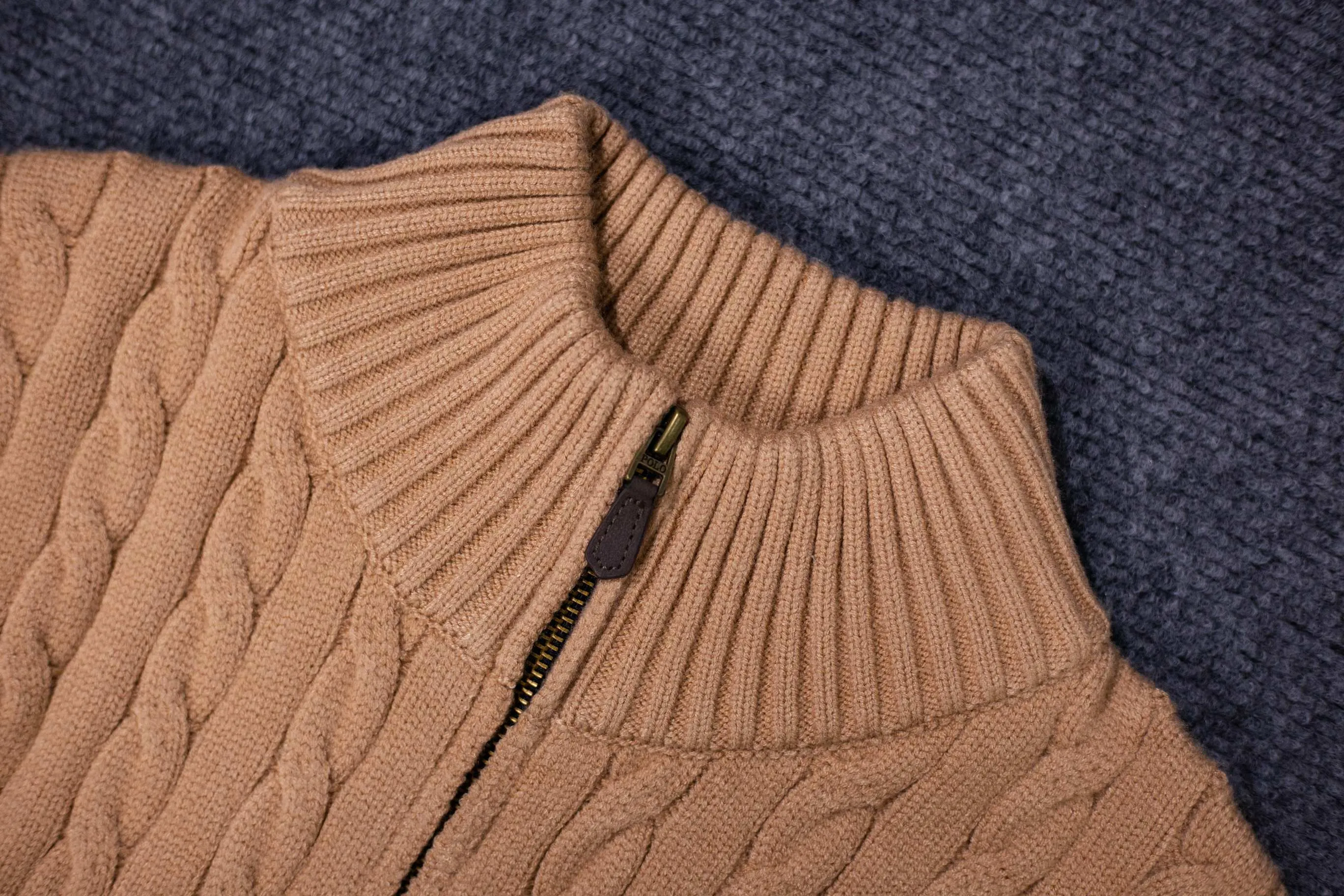 P300 Style No. D08) The top version on the market in 2025 Ralph Lauren #ootddailywear #Autumn and winter sweater #Knitted sweater outfit #ralph lauren sweater #Can be worn by both men and women [Star R] Finally waited until the Ralph men's twist sweater full zipper chest shirt is finally here! The most popular sweater with full zipper! Limited editions every year, there won’t be many models in the store! Ralph Lauren Men's Half-Zip Twist Sweater. The shape is really nice. It can be worn alone or as a jacket. It can be worn inside or outside, or it can be worn with a shirt inside ~ 100% pure cotton #Practical Wear. Color: Original white, navy blue, khaki, gray, size S to XL